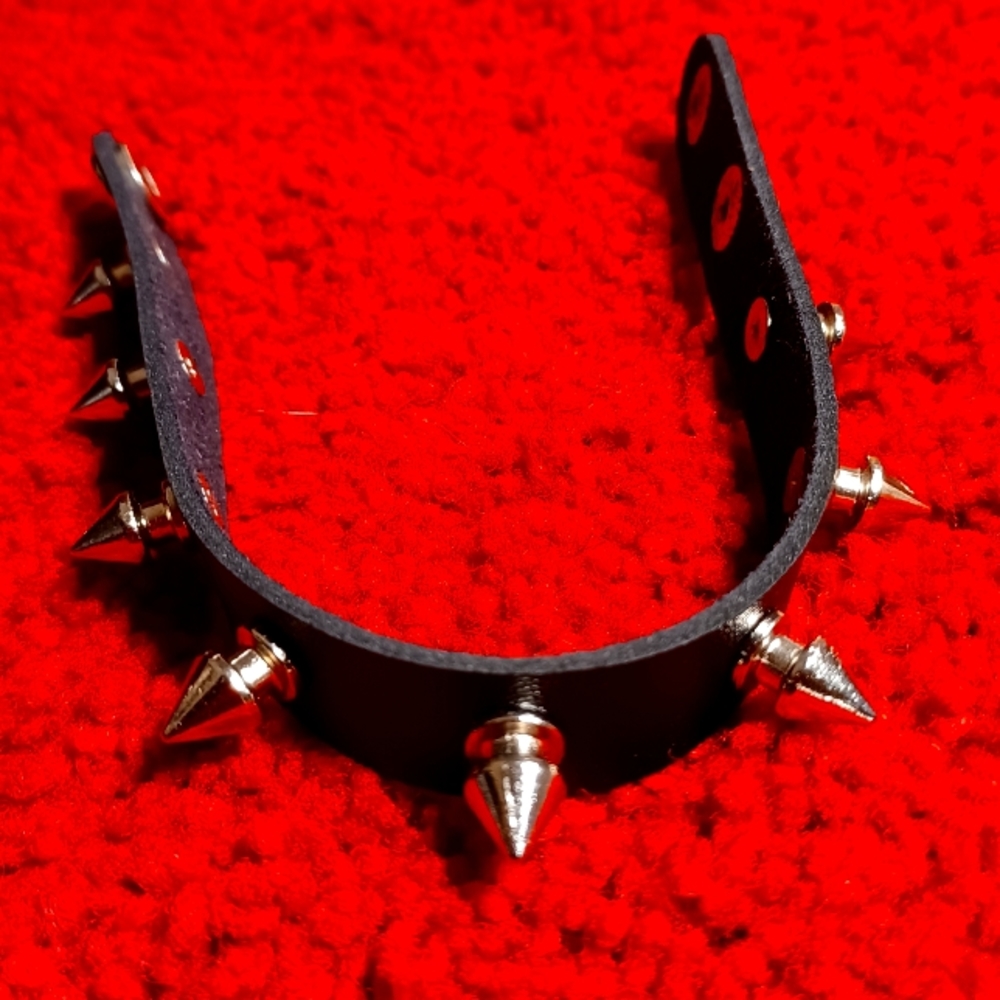 SPIKE CUFF - Picture 4 of 4